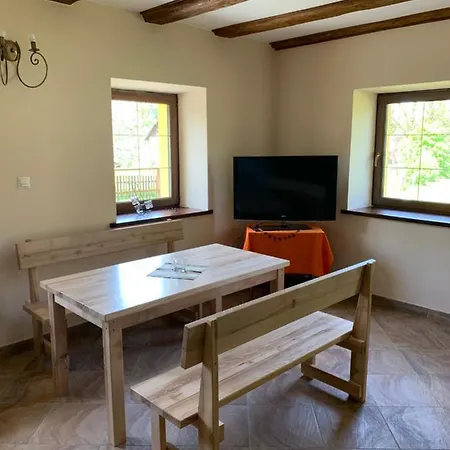 Agroturystyka Sokoliki 民宿 Karpniki